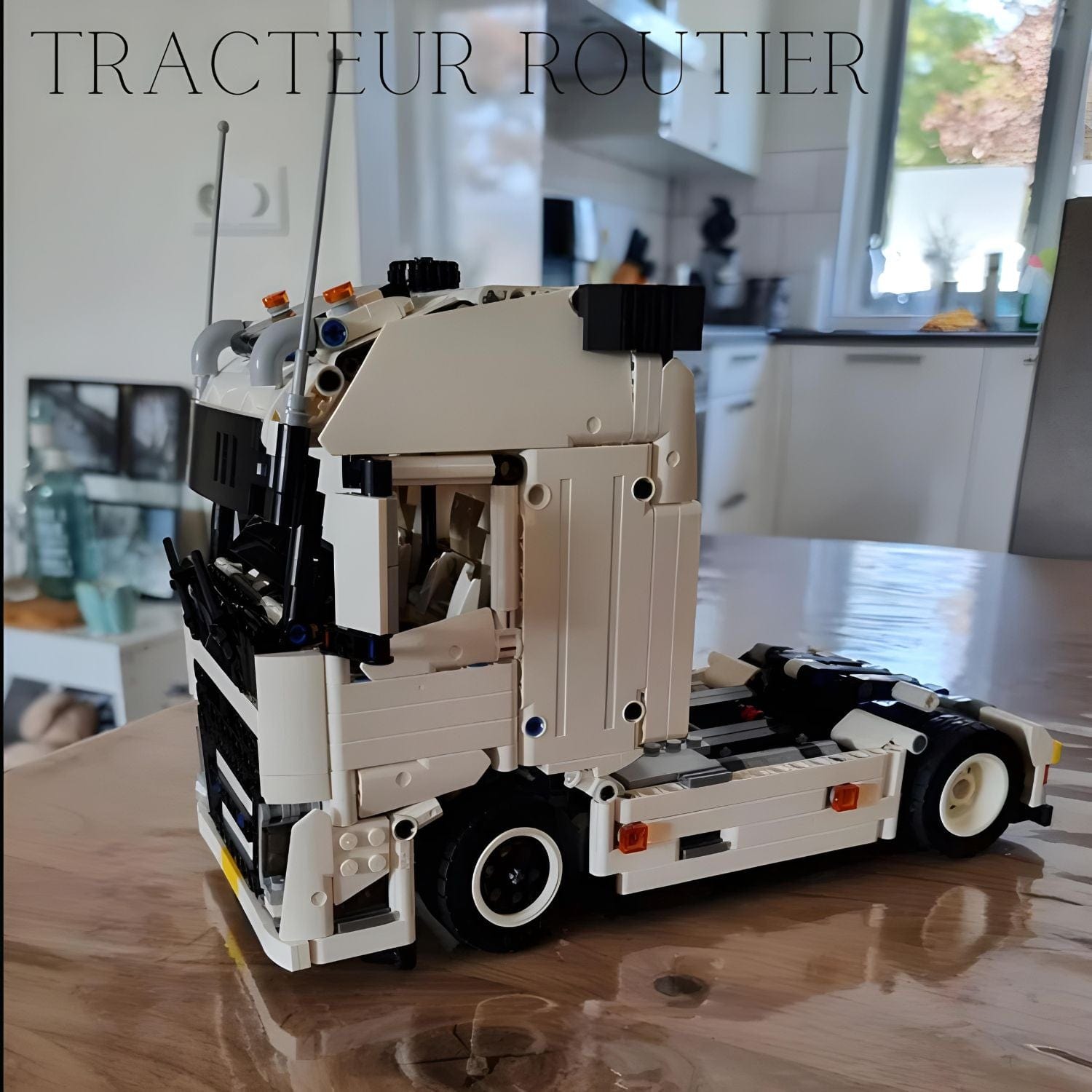 Maquette camion semi remorque Pièces d'Exceptions Véhicules lourds | Tracteur Routier blanc